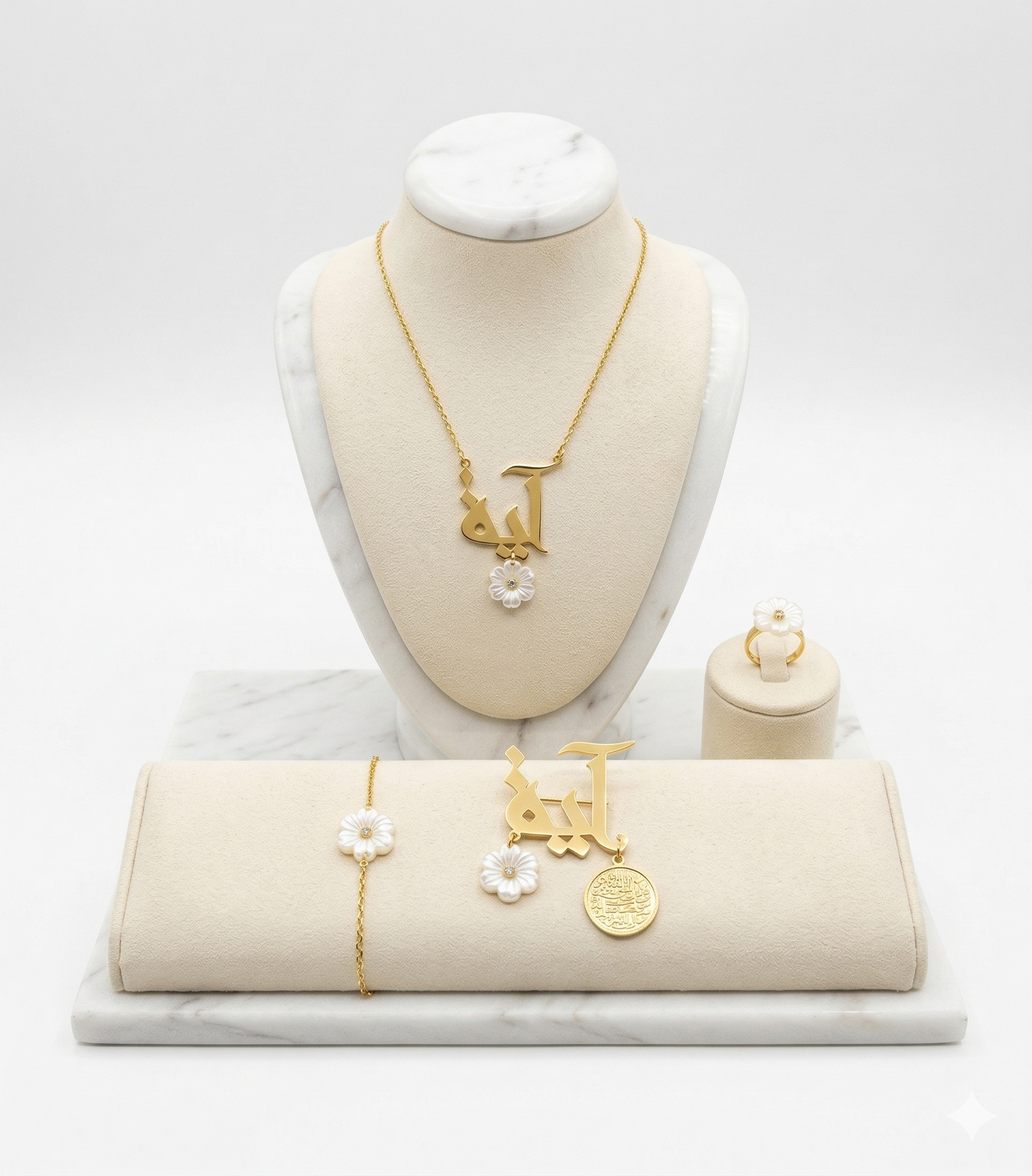 طقم فضة مطلي بالذهب منقوش بالاسم — هدية مولود كاملة من بروشات عُمان